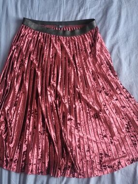 Pleated Velvet Midi Skirt in Claret with Metallic Waistband